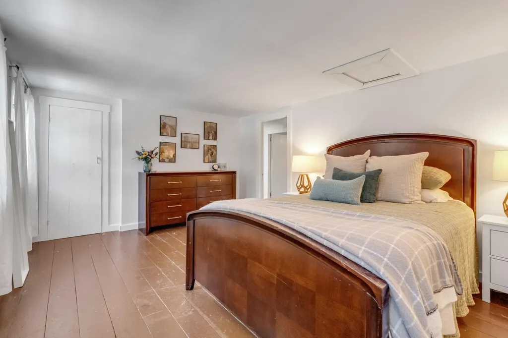 1328 Roosevelt Trail Naples ME 04055