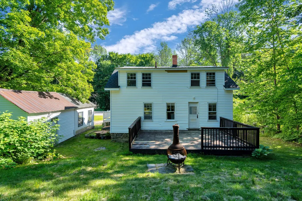 1328 Roosevelt Trail Naples ME 04055