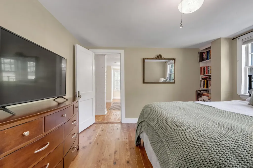 1328 Roosevelt Trail Naples ME 04055
