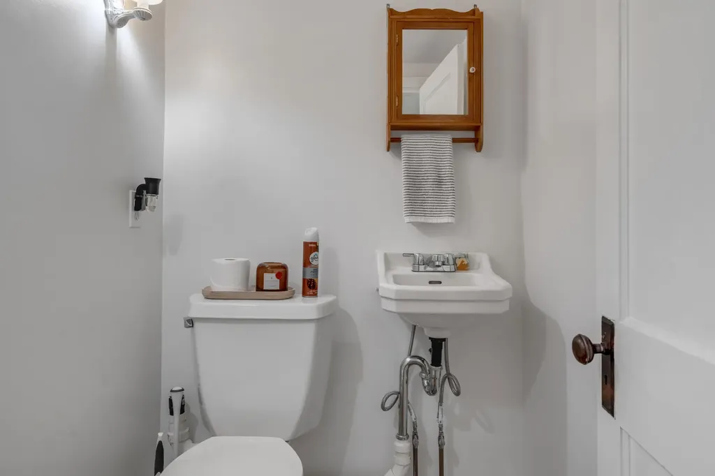 1328 Roosevelt Trail Naples ME 04055