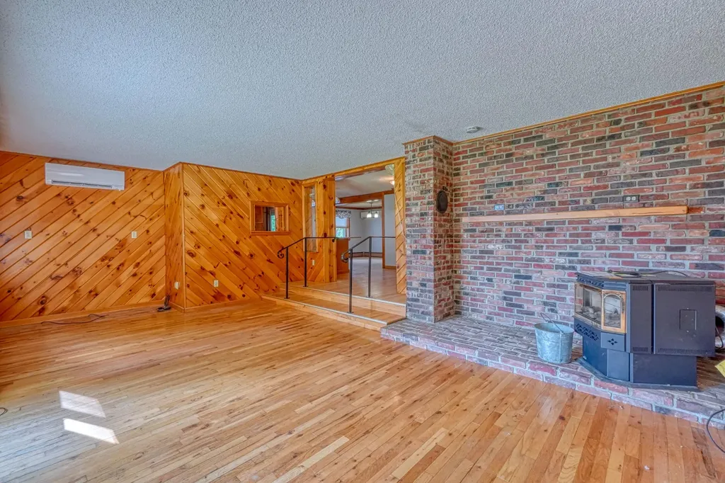 28 Belgrade Road Oakland ME 04963