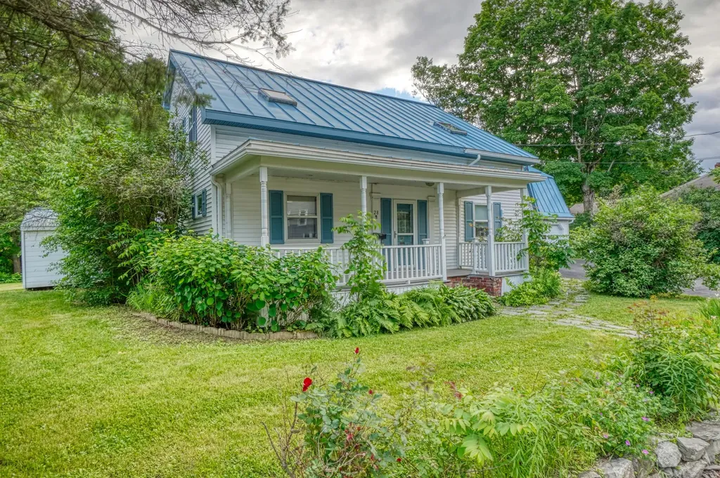 28 Belgrade Road Oakland ME 04963