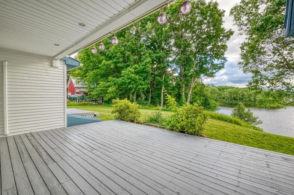 28 Belgrade Road Oakland ME 04963