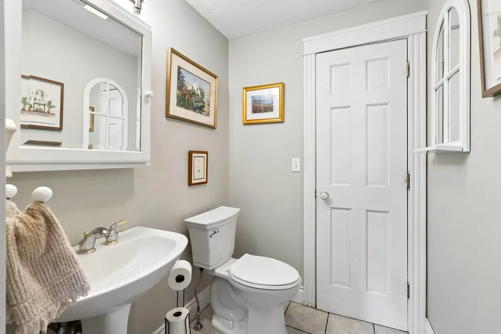 28 Castle Hill Road North Yarmouth ME 04097