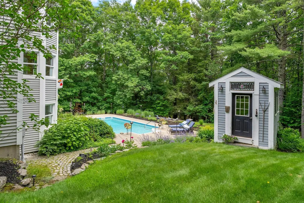 28 Castle Hill Road North Yarmouth ME 04097