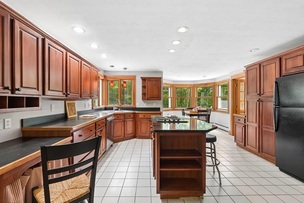 28 Castle Hill Road North Yarmouth ME 04097