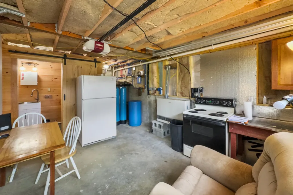 135 Salt Pond Road Cushing ME 04563