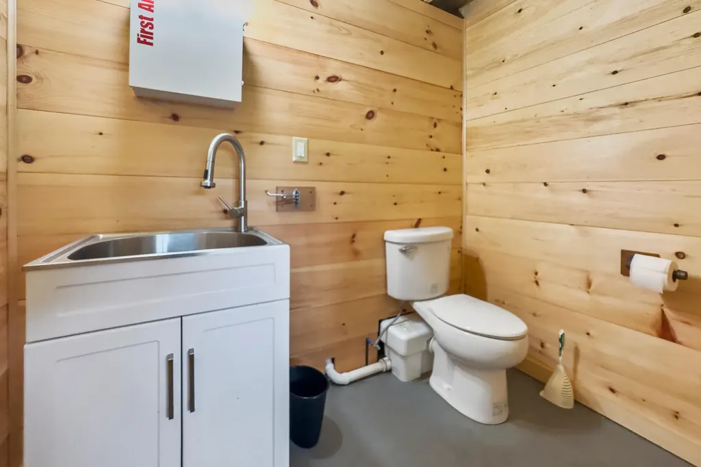 135 Salt Pond Road Cushing ME 04563