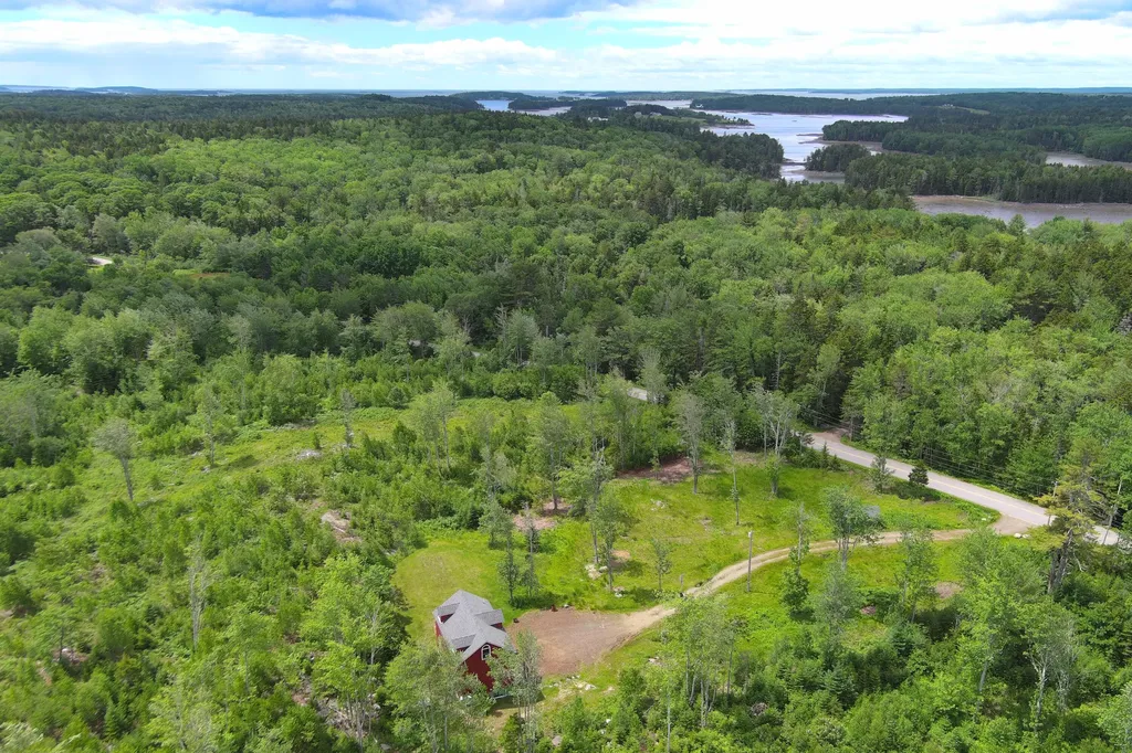 135 Salt Pond Road Cushing ME 04563