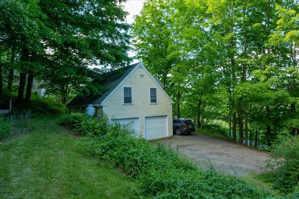 8 Old Austin Road Newcastle ME 04553