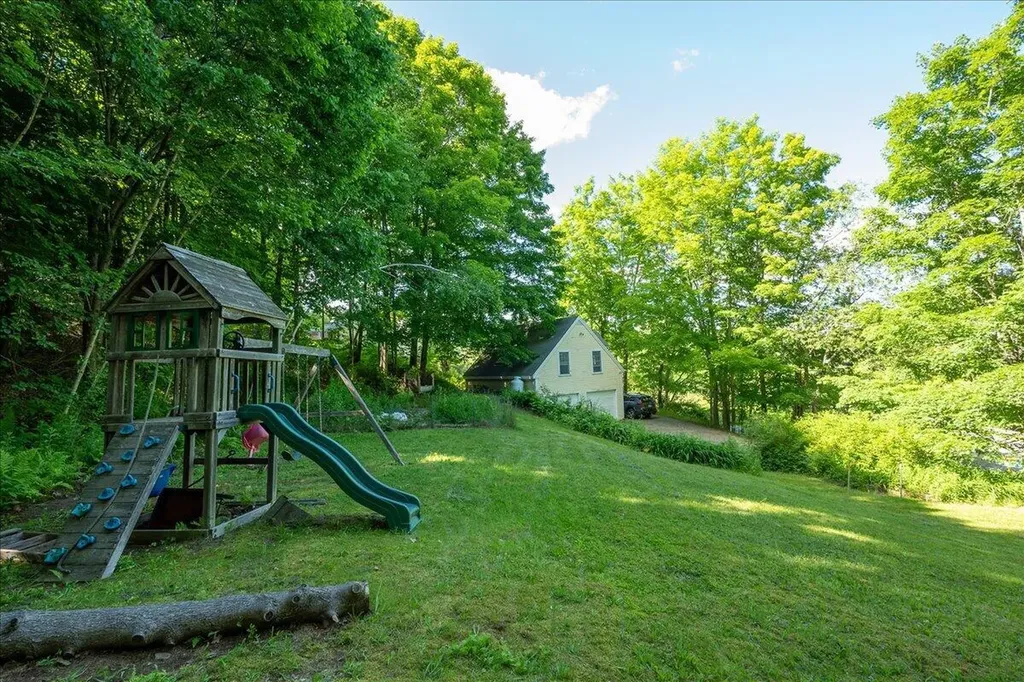 8 Old Austin Road Newcastle ME 04553