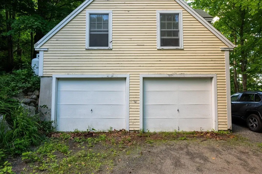 8 Old Austin Road Newcastle ME 04553