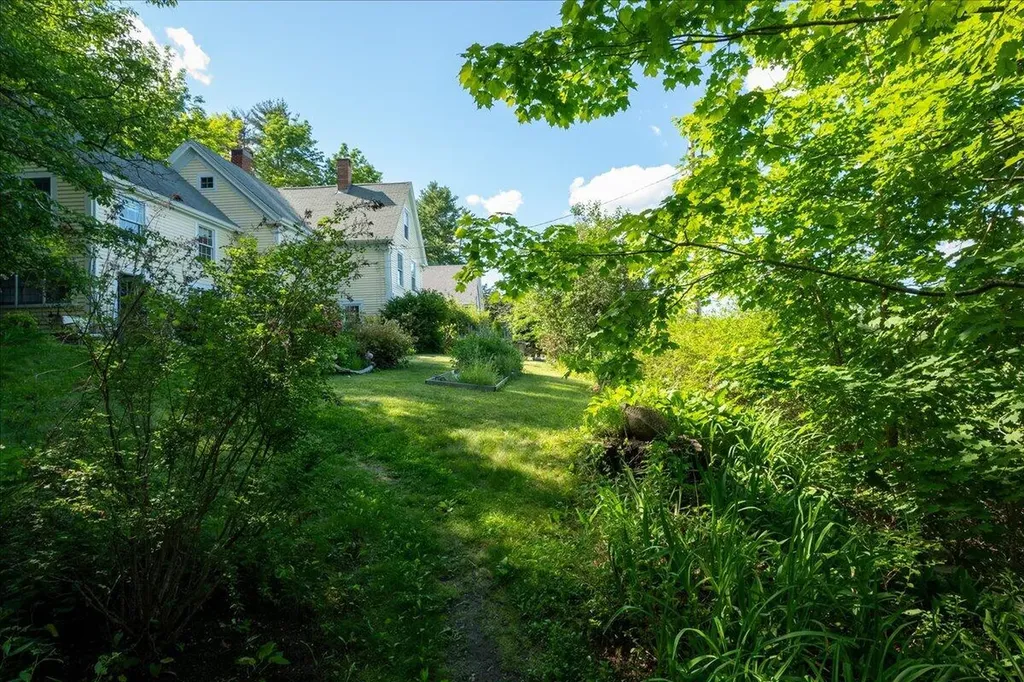 8 Old Austin Road Newcastle ME 04553