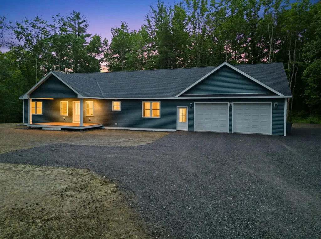 49 Lindsay Way Sidney ME 04330