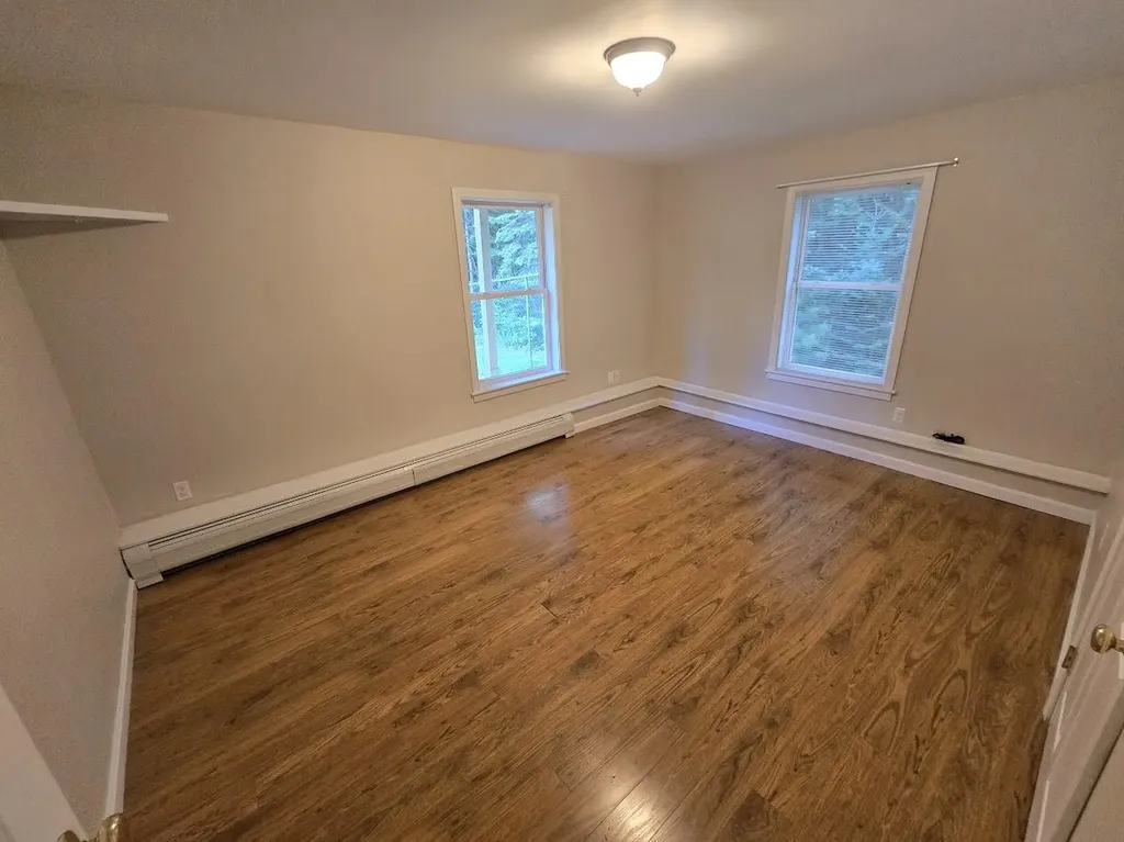 10 Jays Way Hampden ME 04444