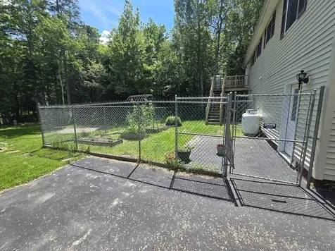 10 Jays Way Hampden ME 04444