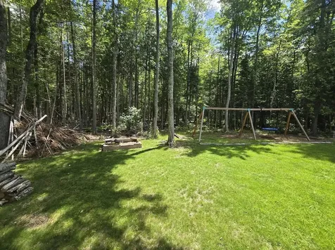 10 Jays Way Hampden ME 04444