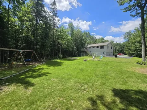 10 Jays Way Hampden ME 04444