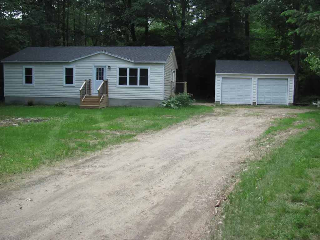 178 Number Six Road E Oxford ME 04270