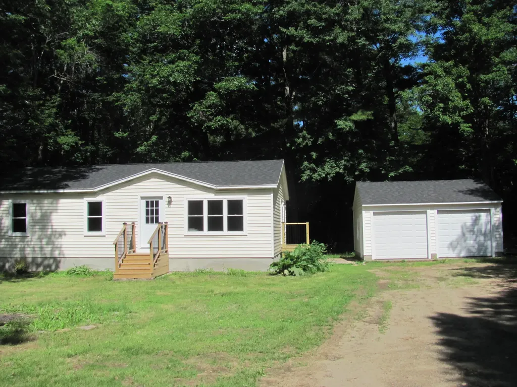 178 Number Six Road E Oxford ME 04270