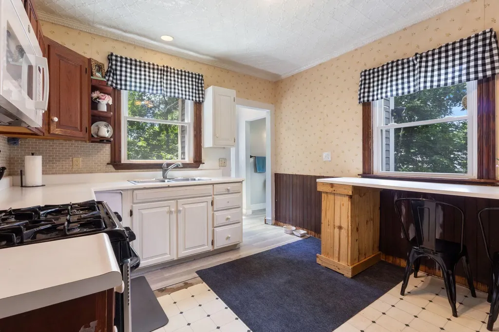 2 Parsonsfield Road Limerick ME 04048
