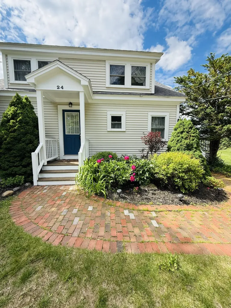 24 Mount Mica Road Paris ME 04281