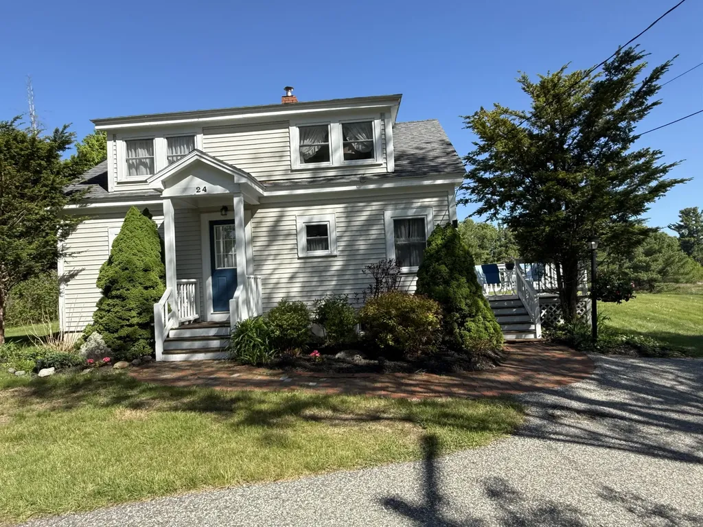 24 Mount Mica Road Paris ME 04281