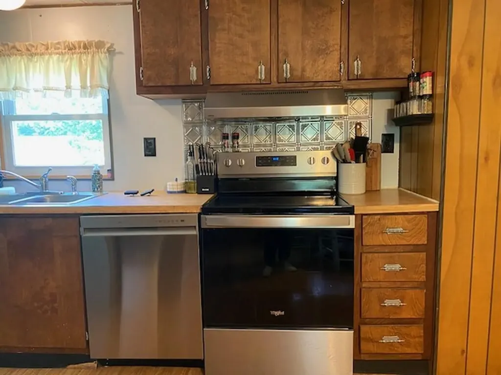 2440 Union Street Hermon ME 04401