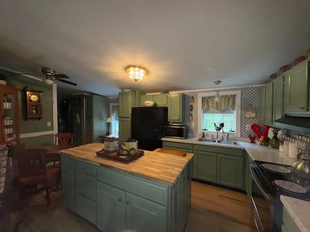 47 Round Stone Road Mount Vernon ME 04352