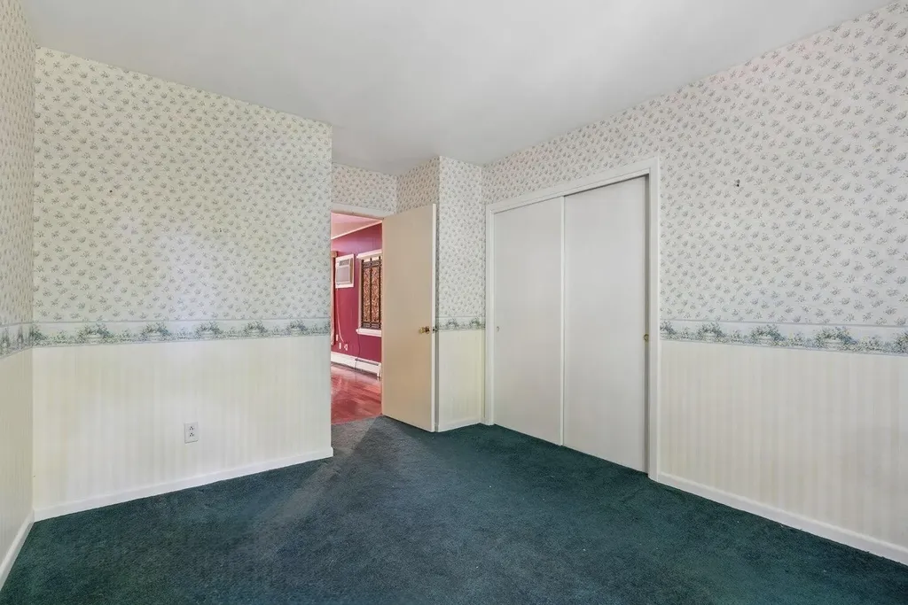 52 Robinson Gardens Lewiston ME 04240