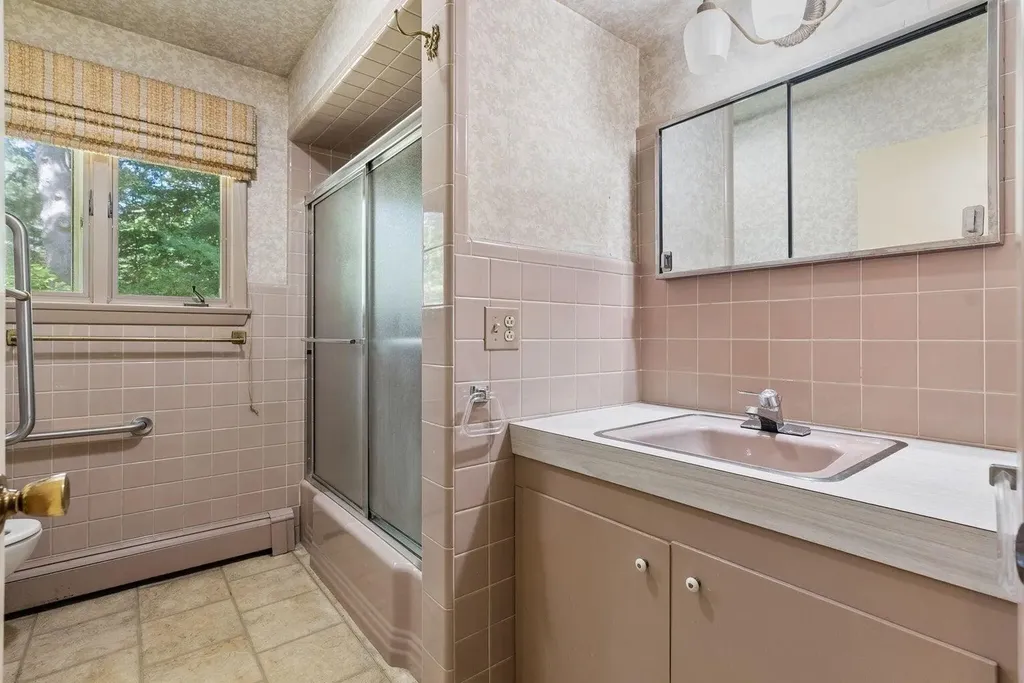 52 Robinson Gardens Lewiston ME 04240