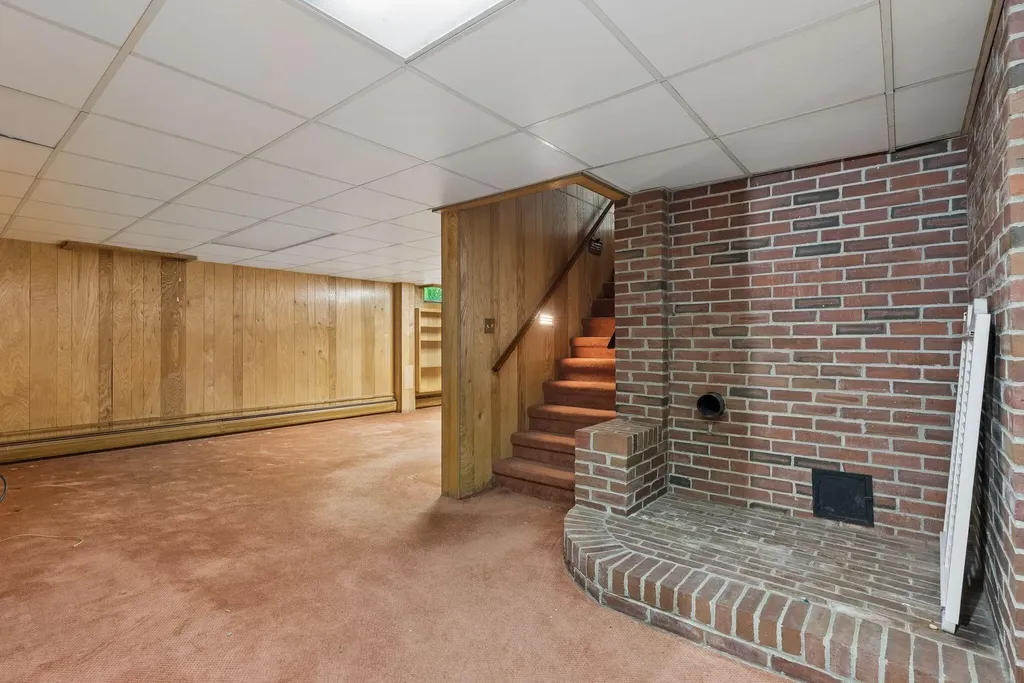 52 Robinson Gardens Lewiston ME 04240