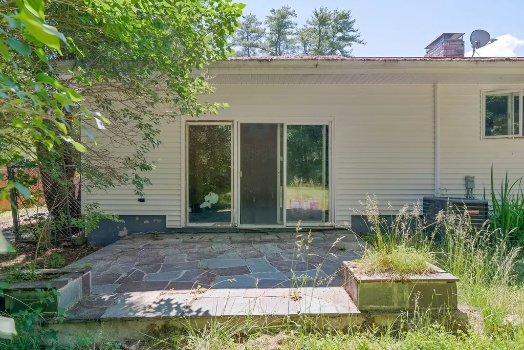 52 Robinson Gardens Lewiston ME 04240