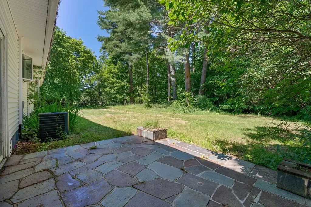 52 Robinson Gardens Lewiston ME 04240