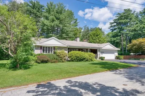 52 Robinson Gardens Lewiston ME 04240