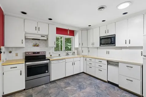 52 Robinson Gardens Lewiston ME 04240