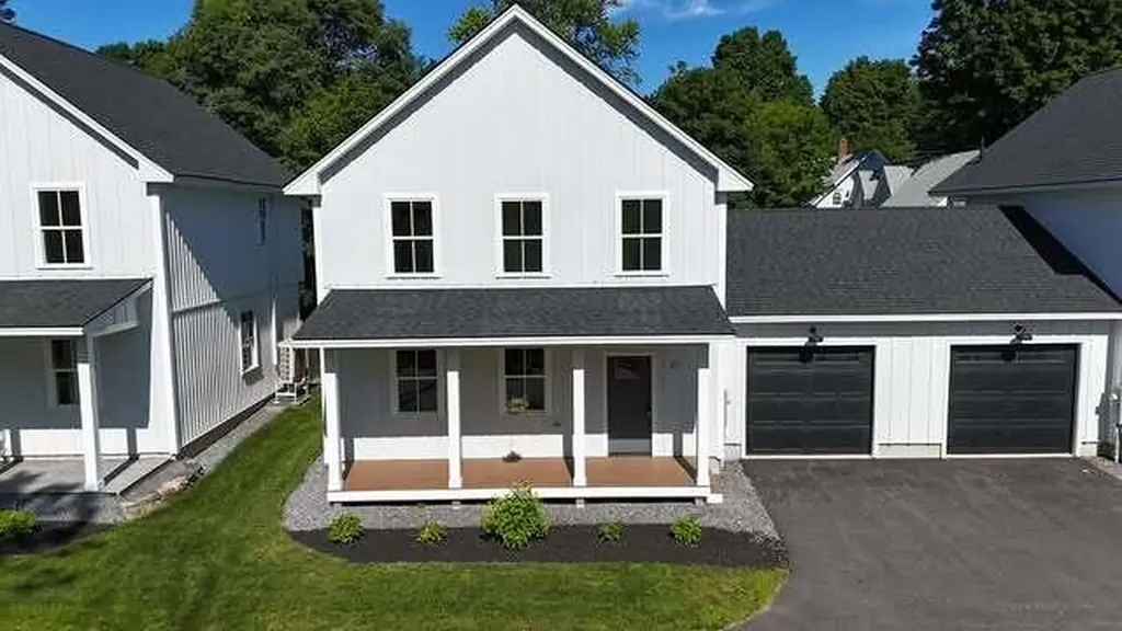 21 Magnolia Lane Gardiner ME 04345