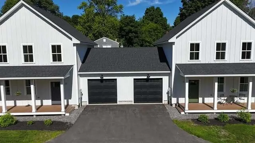 21 Magnolia Lane Gardiner ME 04345