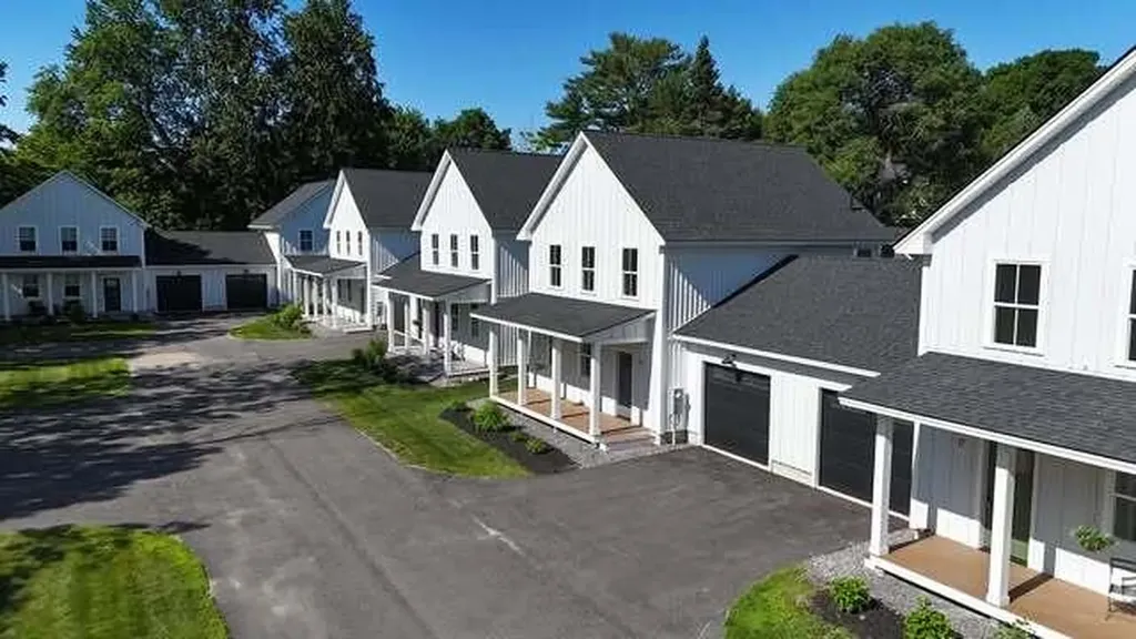 21 Magnolia Lane Gardiner ME 04345
