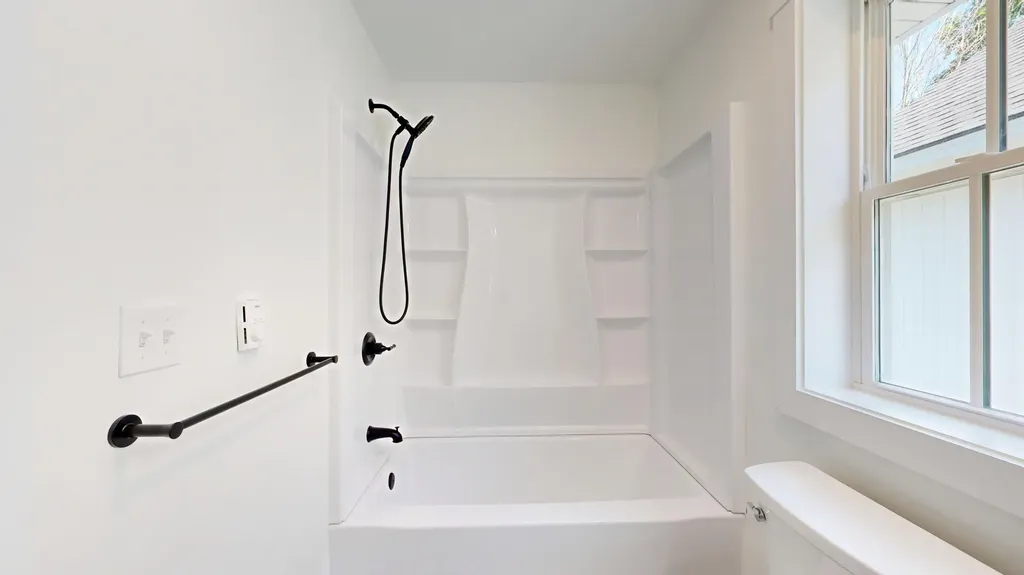 17 Magnolia Lane Gardiner ME 04345