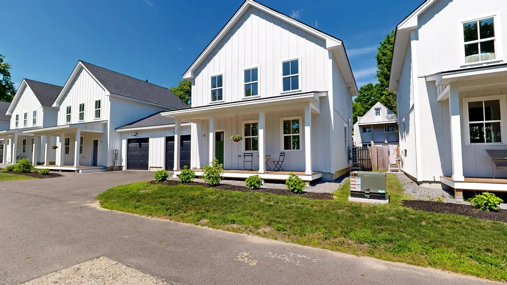 17 Magnolia Lane Gardiner ME 04345