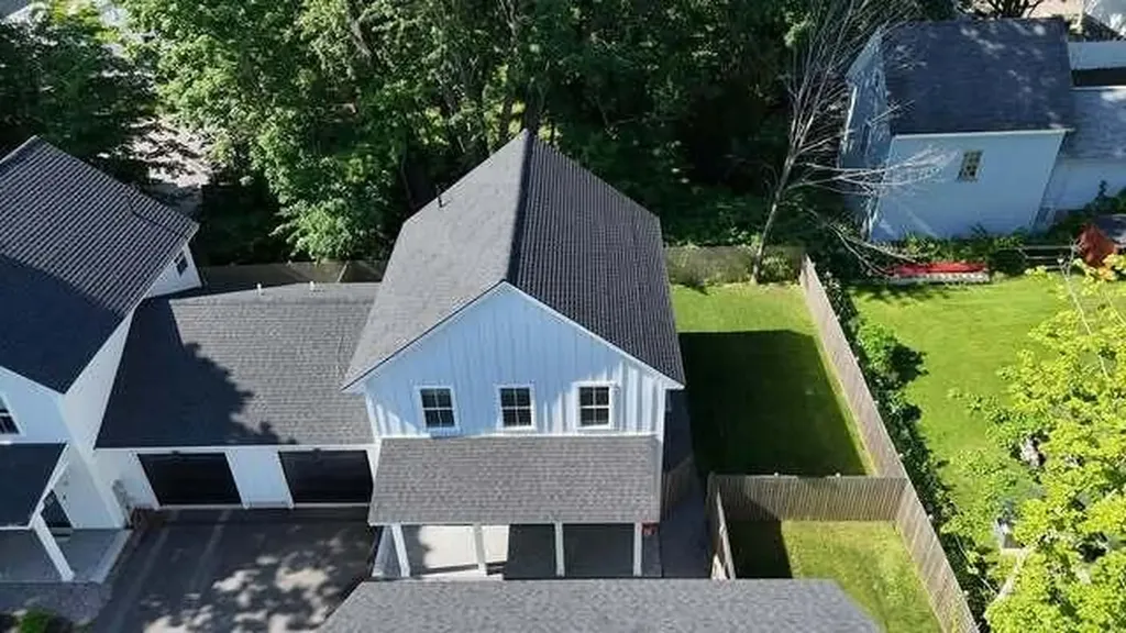 17 Magnolia Lane Gardiner ME 04345