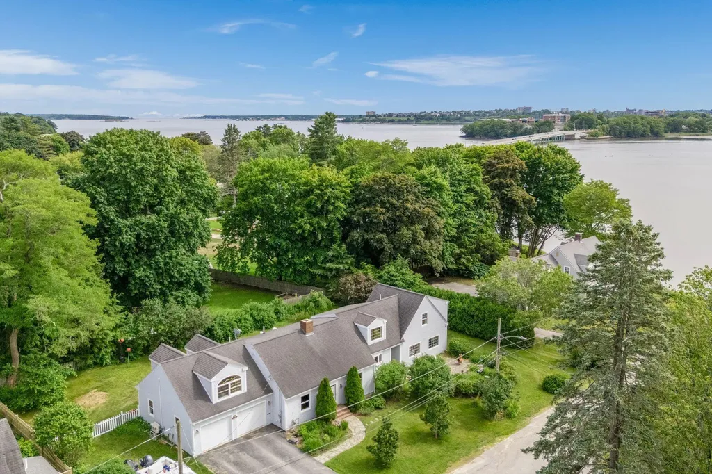 14 Fern Avenue Falmouth ME 04105