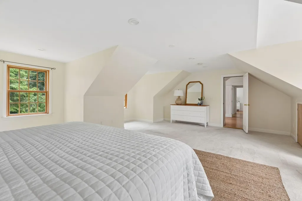 14 Fern Avenue Falmouth ME 04105