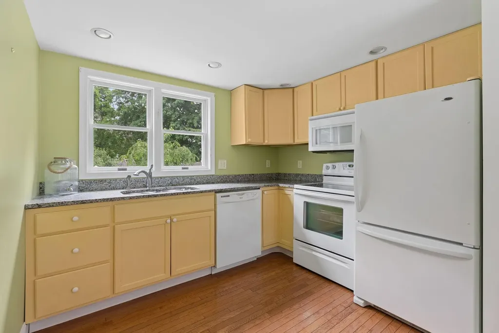 14 Fern Avenue Falmouth ME 04105