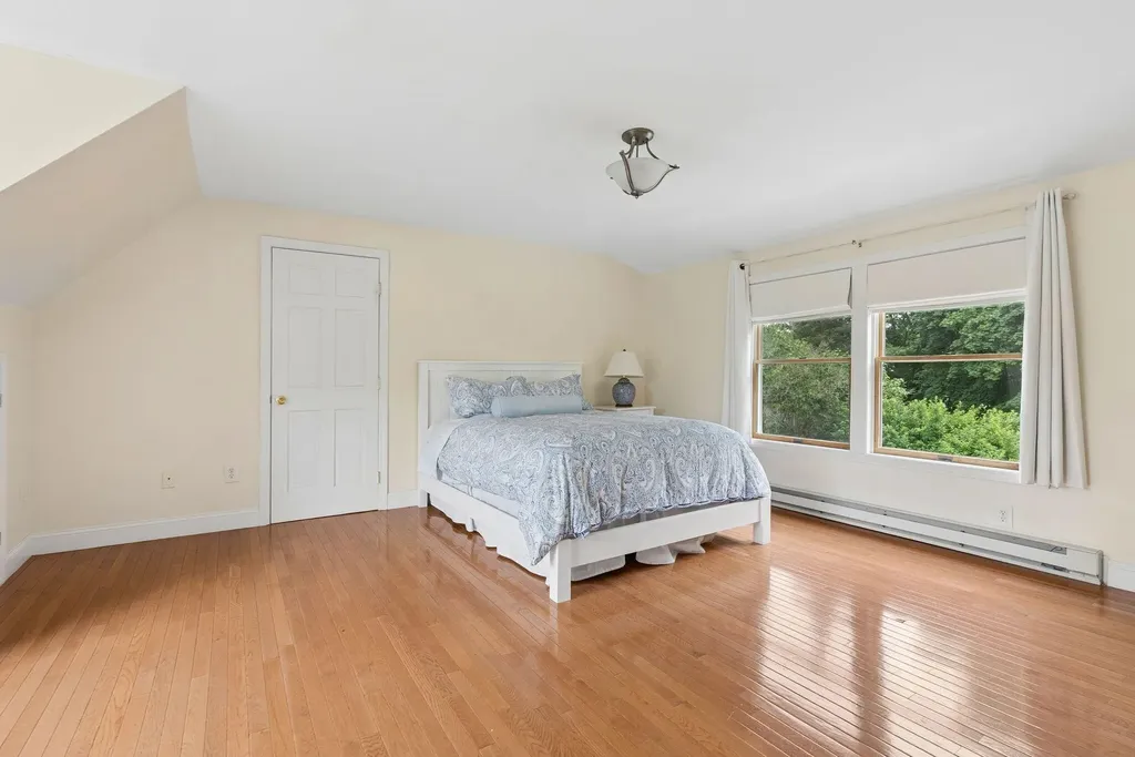 14 Fern Avenue Falmouth ME 04105