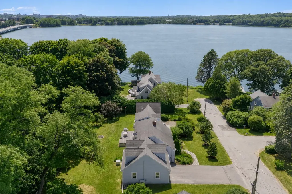 14 Fern Avenue Falmouth ME 04105