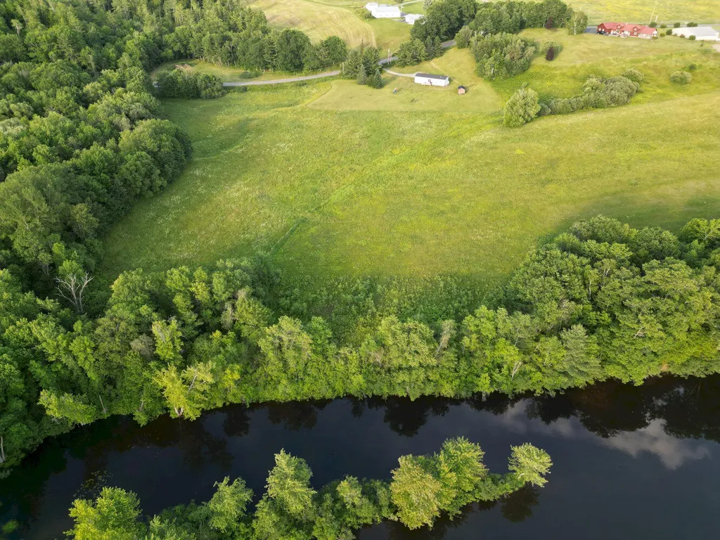 246 River Road Madison ME 04950