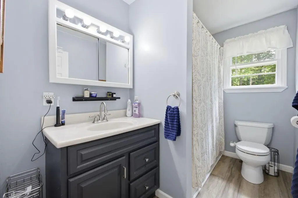 8 Terry Street Gorham ME 04038