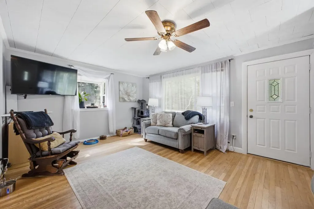 8 Terry Street Gorham ME 04038